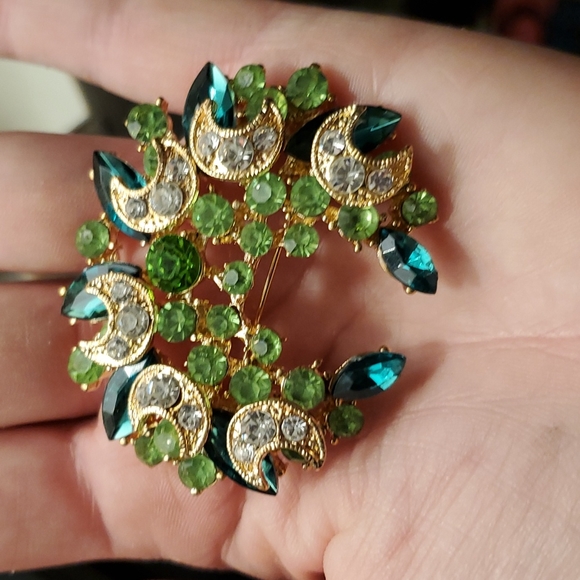 New Crescent Moon Rhinestone Vintage Inspired Brooch. - Picture 4 of 8